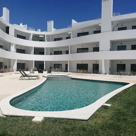 Appartement 2 Bedrooms , Centre Of Alvor, Open View And Private Parking