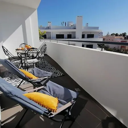 2 Bedrooms , Centre Of Alvor, Open View And Private Parking Appartement *
