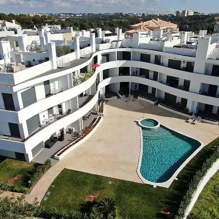 Appartement 2 Bedrooms , Centre Of Alvor, Open View And Private Parking *