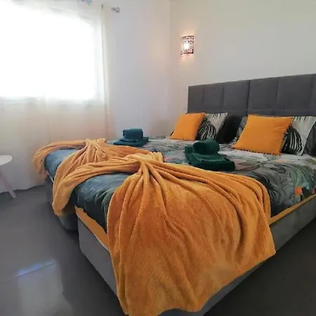 2 Bedrooms , Centre Of Alvor, Open View&private Parking Appartement *