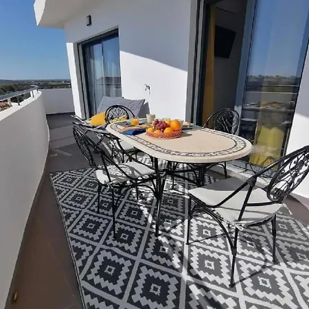 2 Bedrooms , Centre Of Alvor, Open View And Private Parking * 알보르