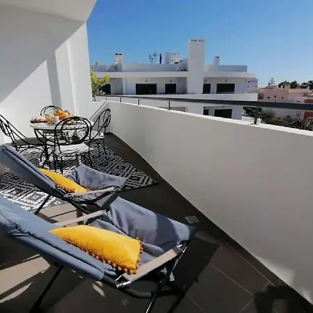 2 Bedrooms , Centre Of Alvor, Open View And Private Parking