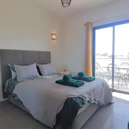 2 Bedrooms , Centre Of Alvor, Open View And Private Parking *