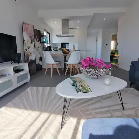 2 Bedrooms , Centre Of Alvor, Open View And Private Parking Lejlighed *