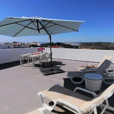 2 Bedrooms , Centre Of Alvor, Open View And Private Parking Lejlighed Alvor