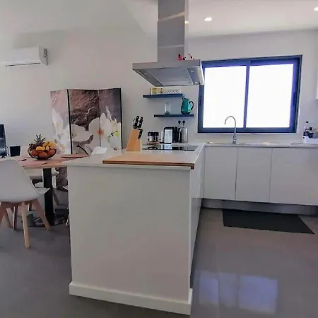 2 Bedrooms , Centre Of Alvor, Open View And Private Parking Lejlighed