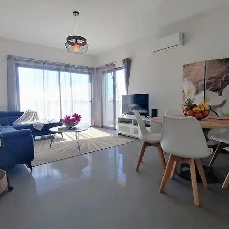 2 Bedrooms , Centre Of Alvor, Open View And Private Parking