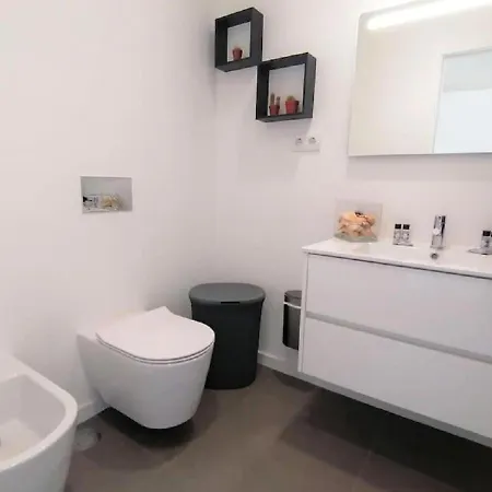 2 Bedrooms , Centre Of Alvor, Open View And Private Parking *