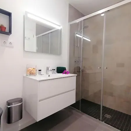 2 Bedrooms , Centre Of Alvor, Open View And Private Parking * ألفور