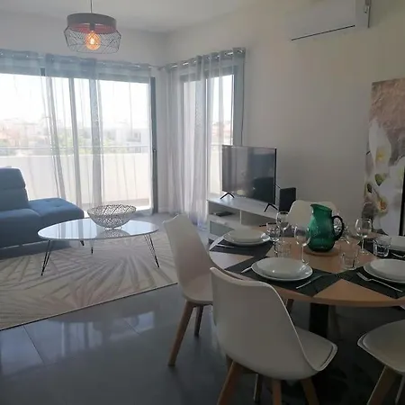 2 Bedrooms , Centre Of Alvor, Open View And Private Parking * ألفور